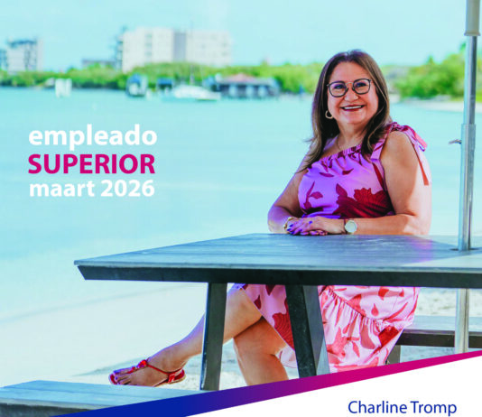 Charline Tromp ta empleado superior di Aruba Bank