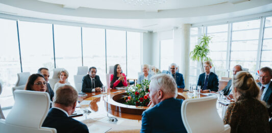 Prome Minister Mike Eman: Aruba ta fortalece su posicion internacional cu sosten di Hulanda pa desaroyo y fondo di Union Europeo: Renobacion di pais ta prioridad di Gabinete AVP-Futuro