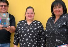 Biblioteca Nacional Aruba ta ricibi reconocimento special pa su trayectoria di binti aña sirbiendo nos grandinan