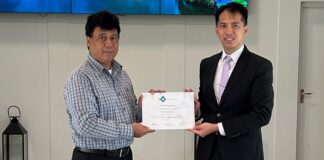 A gradua di Universidad di Aruba, Marcelino A. Croeze
