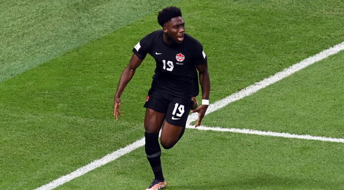 Na caminda pa mundial 2026: Canada ta inclui Davies den su concentracion a pesar di duda riba su estado fisico