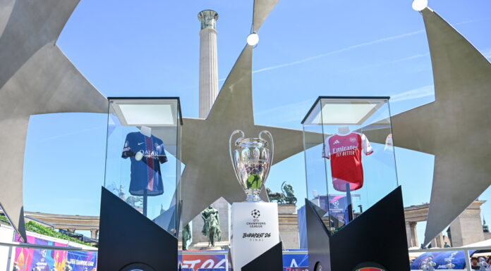 Polemica politico na Inglatera pa transmision priva di final di la Champions net ora Arsenal ta hunga pa drenta historia