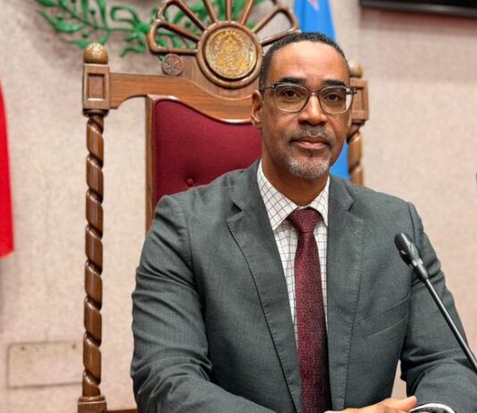 Parlamentario di AVP, Clifford Heyliger: âA bira tempo pa salario digno y accion concreto den mercado laboralâ