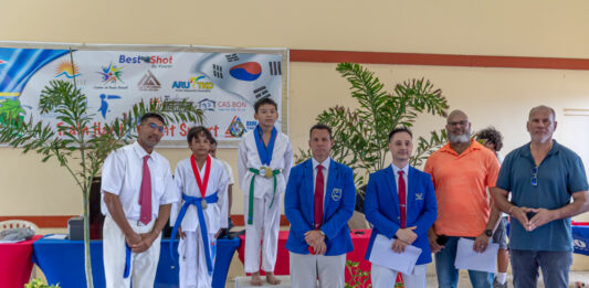 Brazil Taekwondo Stichting su team di Train Hard Fight Smart a sali Best Team den Cas Bon Taekwondo Cup