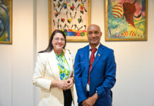 Minister Wyatt-Ras ta uni cu comunidad haitiano den celebracion di e 223 aniversario di Bandera di Haiti