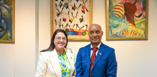 Minister Wyatt-Ras ta uni cu comunidad haitiano den celebracion di e 223 aniversario di Bandera di Haiti