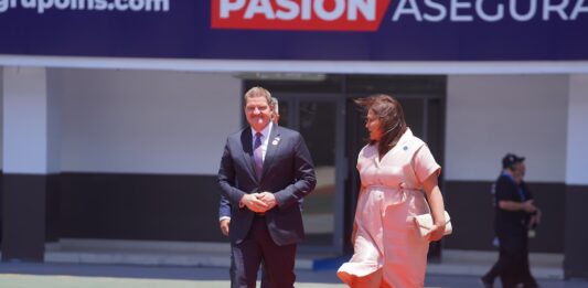 Prome Minister Eman impresiona cu e calor cu a duna nos pais: Aruba a ricibi energia y respaldo popular durante instalacion di presidente nobo na Costa Rica