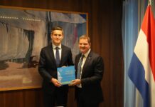 Durante encuentro cu Gobierno di Aruba na Den Haag: Minister di Relacionnan Exterior Tom Berendsen ta comparti vision di Aruba pa posiciona su mes strategicamente den region