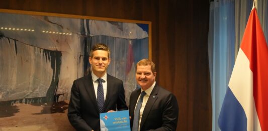 Durante encuentro cu Gobierno di Aruba na Den Haag: Minister di Relacionnan Exterior Tom Berendsen ta comparti vision di Aruba pa posiciona su mes strategicamente den region