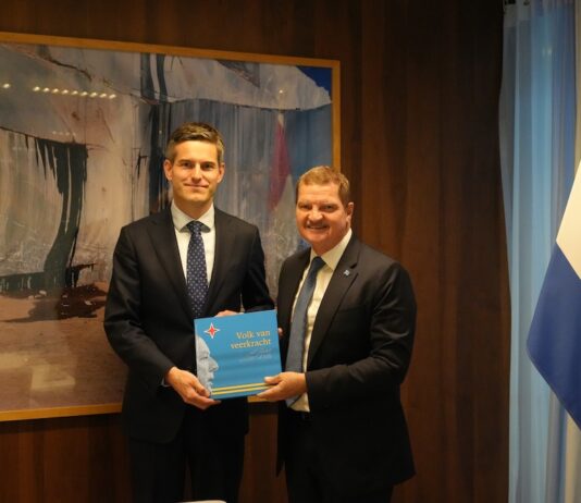Durante encuentro cu Gobierno di Aruba na Den Haag: Minister di Relacionnan Exterior Tom Berendsen ta comparti vision di Aruba pa posiciona su mes strategicamente den region