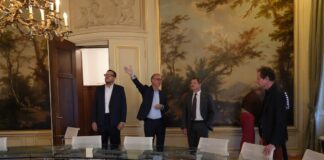 Prome Minister Mike Eman lo dedica mas recurso na preserva nos patrimonio y haci e historia di Aruba mas accesibel pa su pueblo: Cooperacion cu Stadsarchief Amsterdam uno esencial pa Archivo Nacional di Aruba