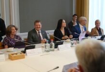 Gabinete AVP-Futuro a enfatisa n’e politiconan di Den Haag: Trece mehora den salario minimo na Aruba y fortalece e relacionnan di Reino a resona durante reunion na Eerste Kamer