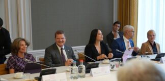 Gabinete AVP-Futuro a enfatisa n’e politiconan di Den Haag: Trece mehora den salario minimo na Aruba y fortalece e relacionnan di Reino a resona durante reunion na Eerste Kamer