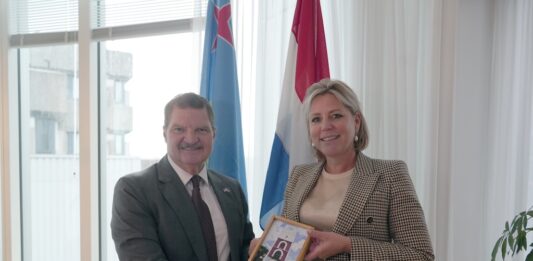 Fin di aña lo tin delegacion Hulandes na Aruba: Prome Minister Mike Eman y Minister Rianne Letschert ta fortalece cooperacion den cultura y preserva nos patrimonio