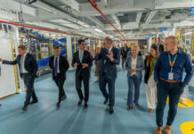 Minister Cicilia firma acuerdo strategico pa modernisa experiencia di biahe