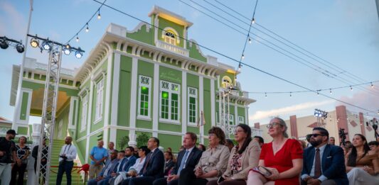 Anne Witsenburg: Cas Veneranda a recupera su lugar den Oranjestad