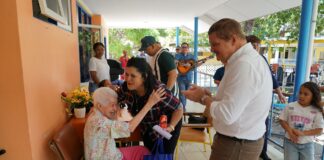 Pa mas di 16 aƱa consecutivo! Dia di Mama tin un significado special pa prome Minister di Mike Eman