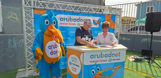 FCCA y CEDE Aruba a firma un acuerdo pa duna mas atencion na e barionan di FCCA