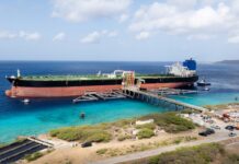 Despues di 10 aña: Un tankero gigante a mara na Curacao pa hiba 2 miyon bari di petroleo!