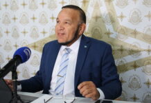 Parlamentario Endy Croes: Presupuesto di DOW a keda aproba: Meymey di un badabada durante un reunion publico AVP a bati pober Baba cu 6 mocion