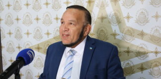 Parlamentario Endy Croes: Presupuesto di DOW a keda aproba: Meymey di un badabada durante un reunion publico AVP a bati pober Baba cu 6 mocion