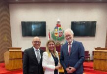 Jennifer Arends-Reyes a ricibi bishita oficial di Vicepresidente y delegacion di Raad van State