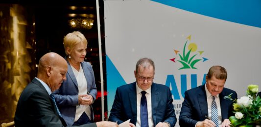 A firma acuerdo: Pocopoco e porta pa Union Europeo mas cerca di Aruba