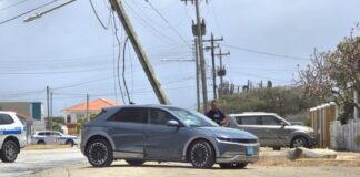Auto a ranca palo di luz na Piedra Plat