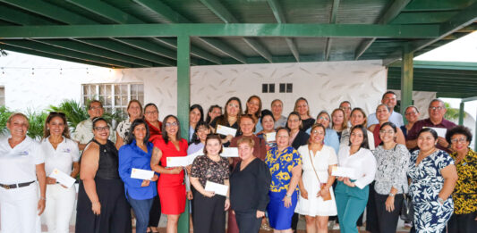 Compromiso cu comunidad: Quota International of Aruba ta haci entrega di donacion na diferente fundacionnan local