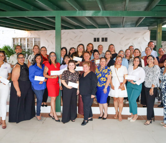 Compromiso cu comunidad: Quota International of Aruba ta haci entrega di donacion na diferente fundacionnan local