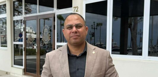 Eduard Pieters: âTa inaceptabel cu un Presidente di Parlamento kier manipula y mal informa pueblo tocante Rijkswet HOFAâ