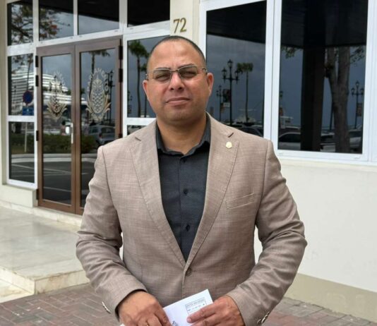 Eduard Pieters: āTa inaceptabel cu un Presidente di Parlamento kier manipula y mal informa pueblo tocante Rijkswet HOFAā