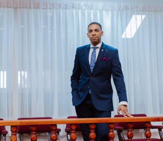 Parlamentario Hendrik Tevreden: Aruba NO por sigui biba di turismo so! Aruba ya a contesta e pregunta crucial pa e añanan cu ta bin nos dilanti