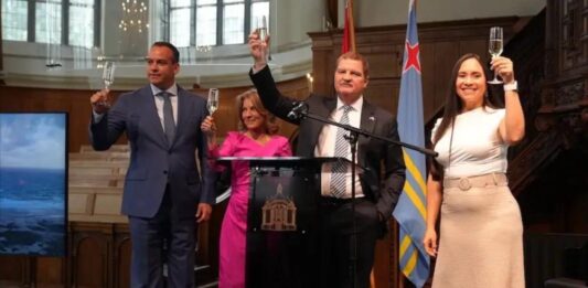 Parlamentario Edgard Vrolijk: Di no kier un Minister Plenipotenciario, pa celebracion grandi na Hulanda