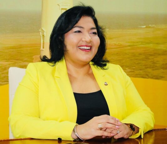 Parlamentario Xiomara Maduro riba falta di transparencia den caso “Jetlien” di Minister Gerlien Croes: Si e minister a paga su biahe, mustra e recibo. Asina simpel e por caba cu e critica
