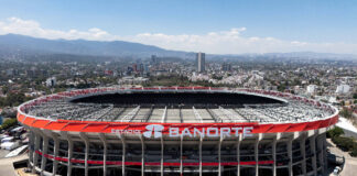 El Azteca, e tempel caminda futbol a impone regla y consagra fe den diosnan terenal