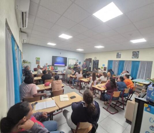 Prome scol di famia na Aruba