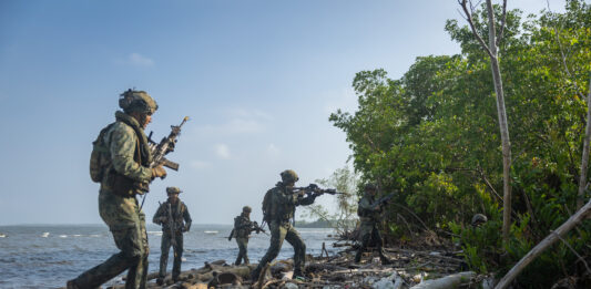 Mariniers ta renforsa cooperacion na Colombia