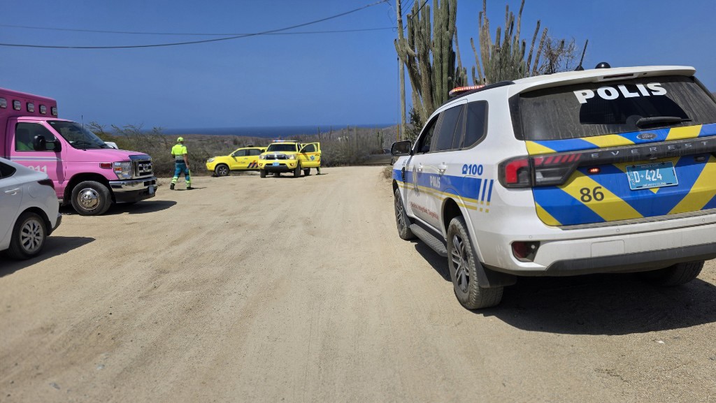 Turista femenina cu a bin pasa dia di mama na Aruba a cay den buraco cu quad y a fayece