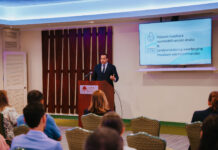 Minister Geoffrey Wever a duna presentacion di Rijkswet HOFA y Landsverordening who na AHATA cu informacion cla y dialogo habri
