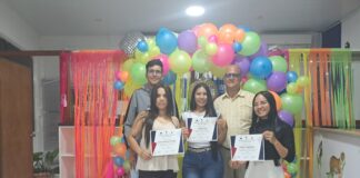 Participantenan ta ricibi nan certificado cu gran alegria: Exito rotundo den curso di Ingles Basico na Fundacion Dominicana Arubanse Juan Pablo Duarte