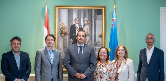 Minister Geoffrey Wever: Aruba ta transformando su futuro energetico, Green Overseas ta presenta e resultadonan di e proyecto ‘Reduccion di Emisionnan di Carbono Relaciona cu Transporte y Costonan di Combustibel di e Flota di Vehiculonan di Gobierno di Aruba’