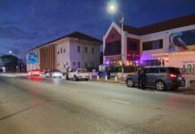 69 CHAUFFEUR A HAYA BOET PA MANEHA CU CELULAR DEN MAN DEN ORANJESTAD