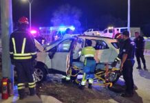Señora na stuur di Ford Ecosport a subi baranca riba Watty Vos Boulevard