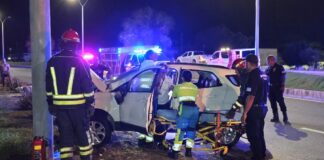 Señora na stuur di Ford Ecosport a subi baranca riba Watty Vos Boulevard