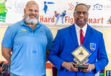 Vice Presidente di ARTBO a entrega Master Eric Barry su premio