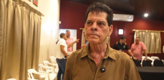 Comerciante Alex Croes durante anochi di informacion riba HOFA: “Si nos perde autonomia financiero, kico ta keda di nos Status Aparte?”