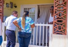 Prome Minister Mike Eman acompaña pa parlamentarionan Heyliger y Thomasia: Accion den Bario na San Nicolas a fortalece contacto directo entre gobierno y comunidad