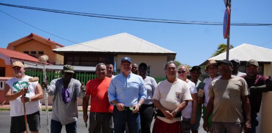 Prioridad real ta e compromiso cu pueblo! Boluntarionan y Prome Minister Mike Eman ta sigui traha hunto pa duna Bernhardstraat un cara nobo