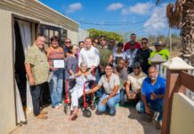 Robert Maduro a ricibi reconocimento bon mereci pa su aporte na musica y cultura di Aruba